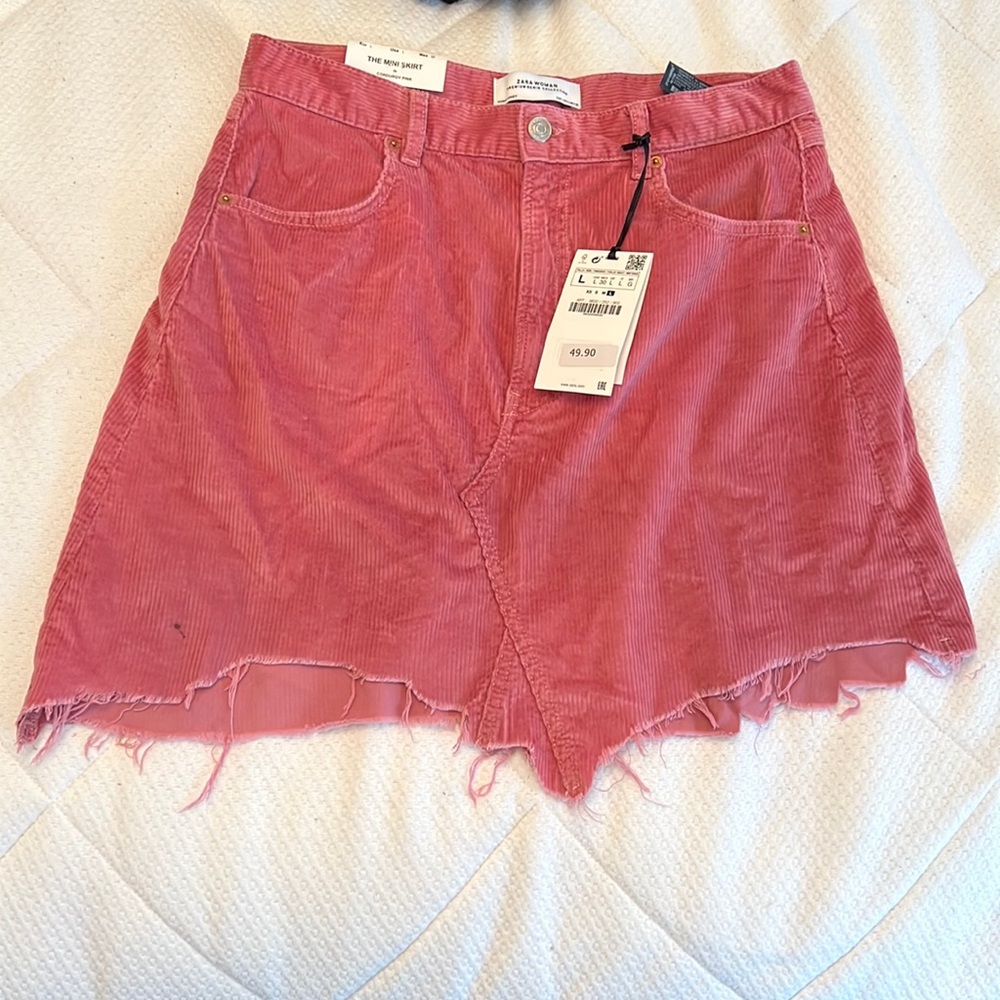 Pink corduroy skirt, size L, new with tags